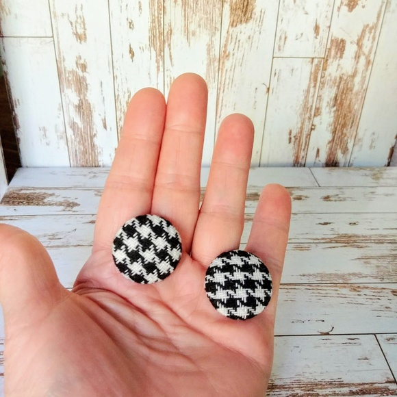 Hound's Tooth Button Earrings - Picture 5 of 6